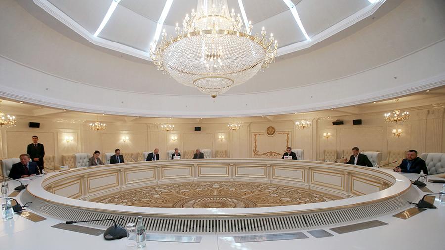 Руководители независимых Республик Донбасса поддержали идею публичных заседаний минской переговорной группы