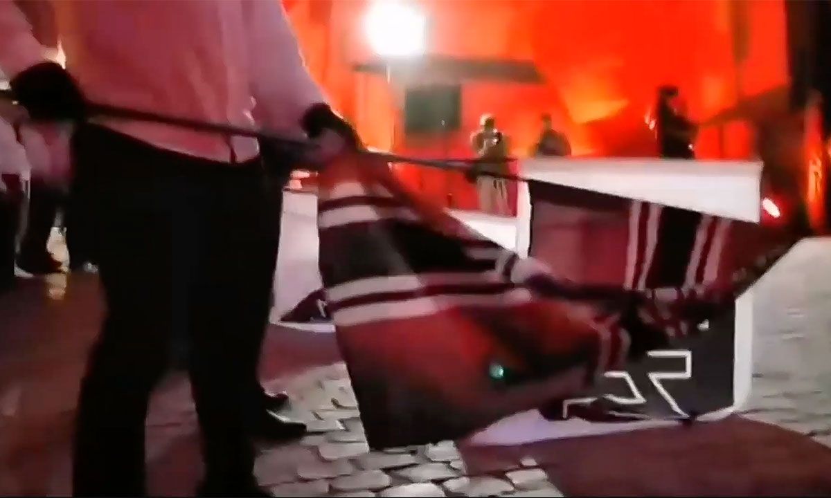 В столице Украины сожгли флаги нацистов