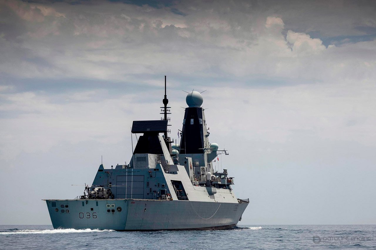 Флот и авиация выдворили эсминец НАТО, нарушивший границу в Черном море