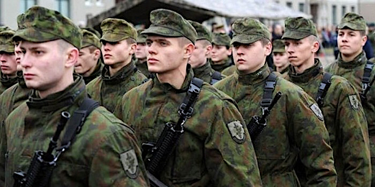 Литовские военные открыли огонь по беженцам