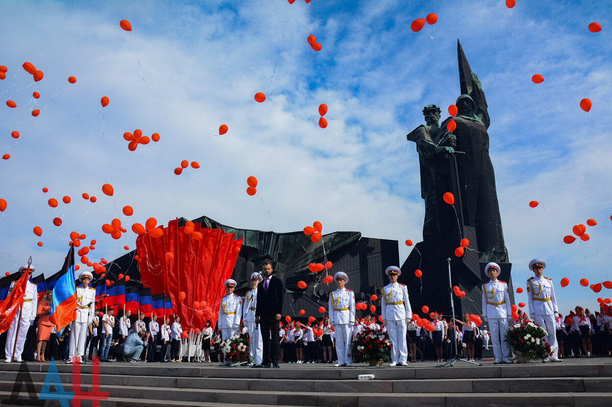 Памятник освобождению Донбасса