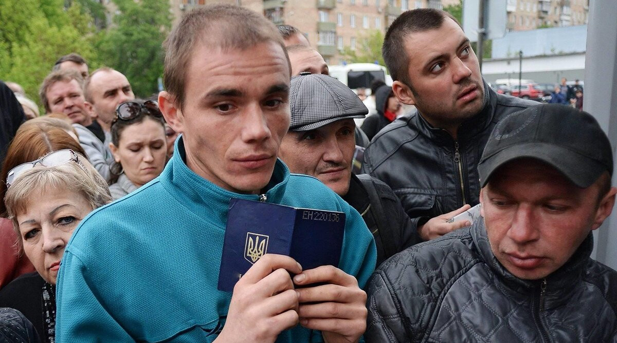 На Украине зафиксировано массовое бегство мужчин за границу