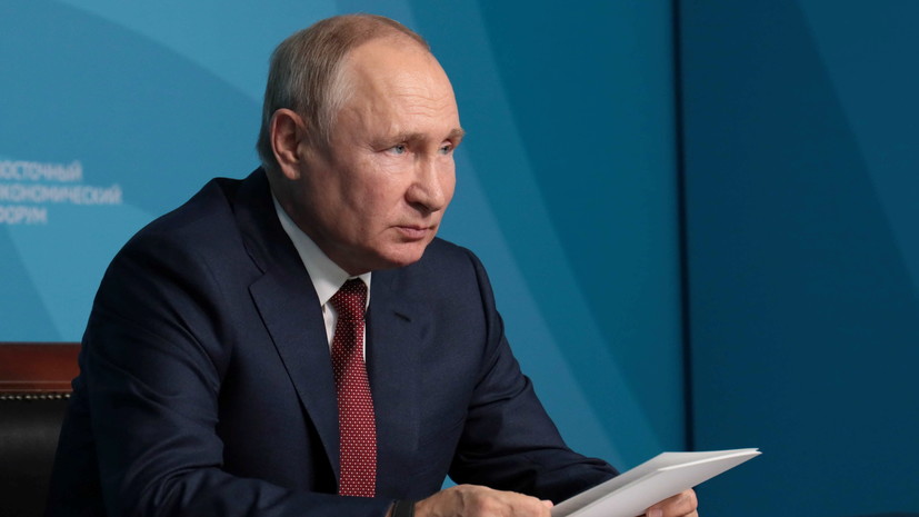 Владимир Путин предложил ввести на Дальнем Востоке выплату 1 млн рублей при рождении третьего ребёнка.