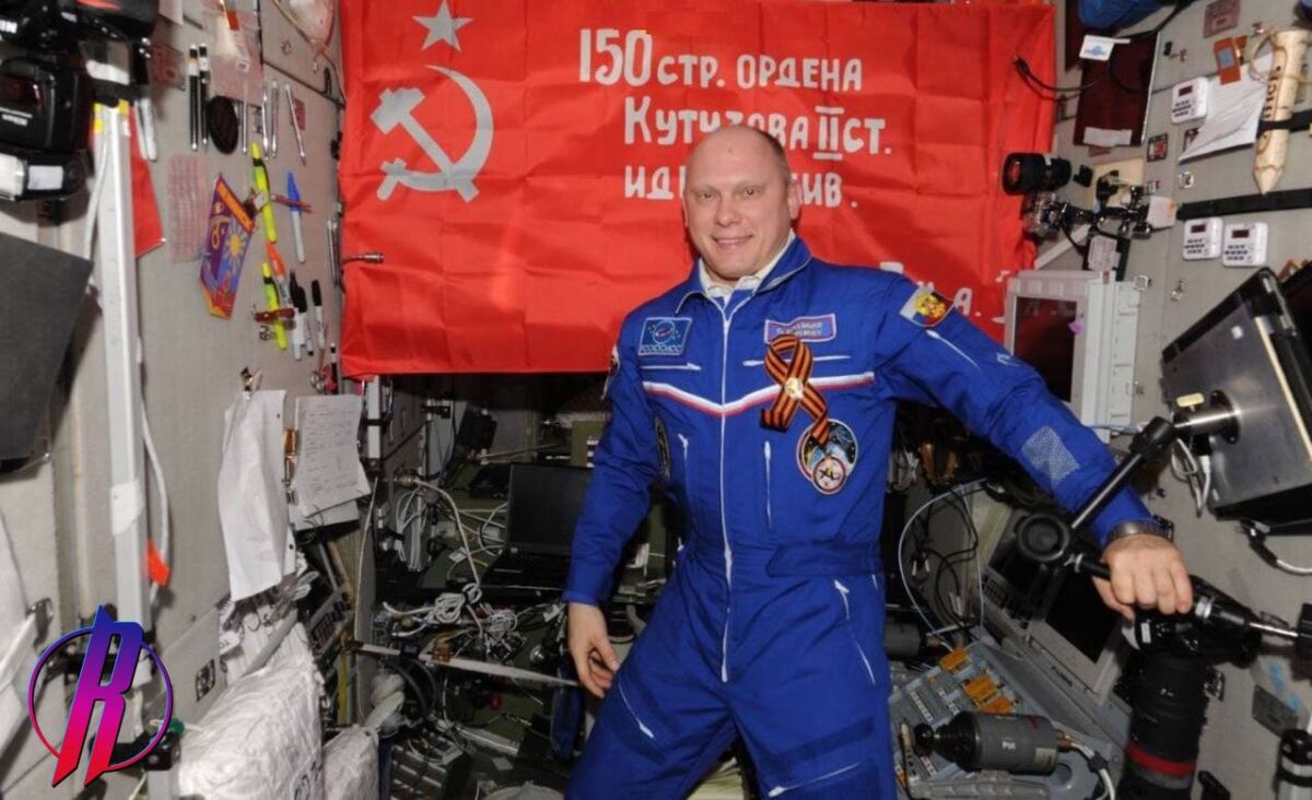 Космонавты с МКС попросили Путина передать командующему спецоперации на украине Знамя Победы